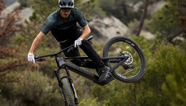 Canyon rilancia le e-mountain bike Spectral:ON e Torque:ON con una batteria da 800 Wh